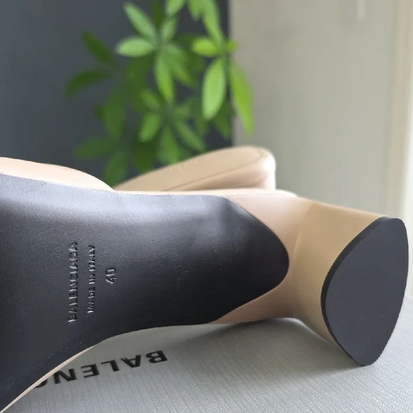 Balenciaga Women's Beige Mules - Picture 11 of 12